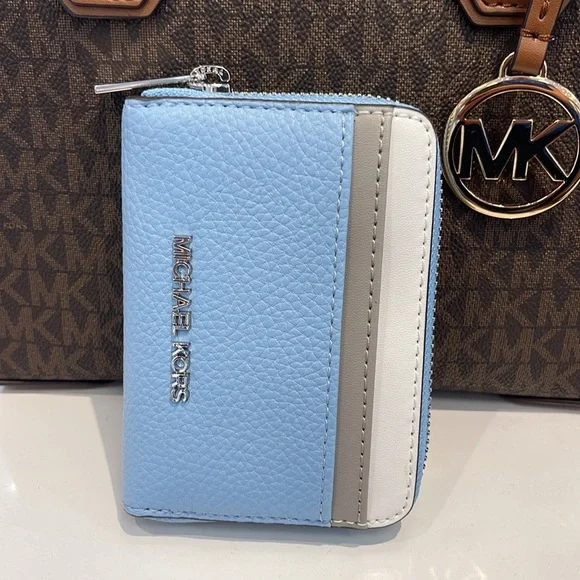 MICHAEL KORS Jet Set Travel Medium Color-Block Zip Around Wallet
LT SKY MLT
NWT - Picture 12 of 16